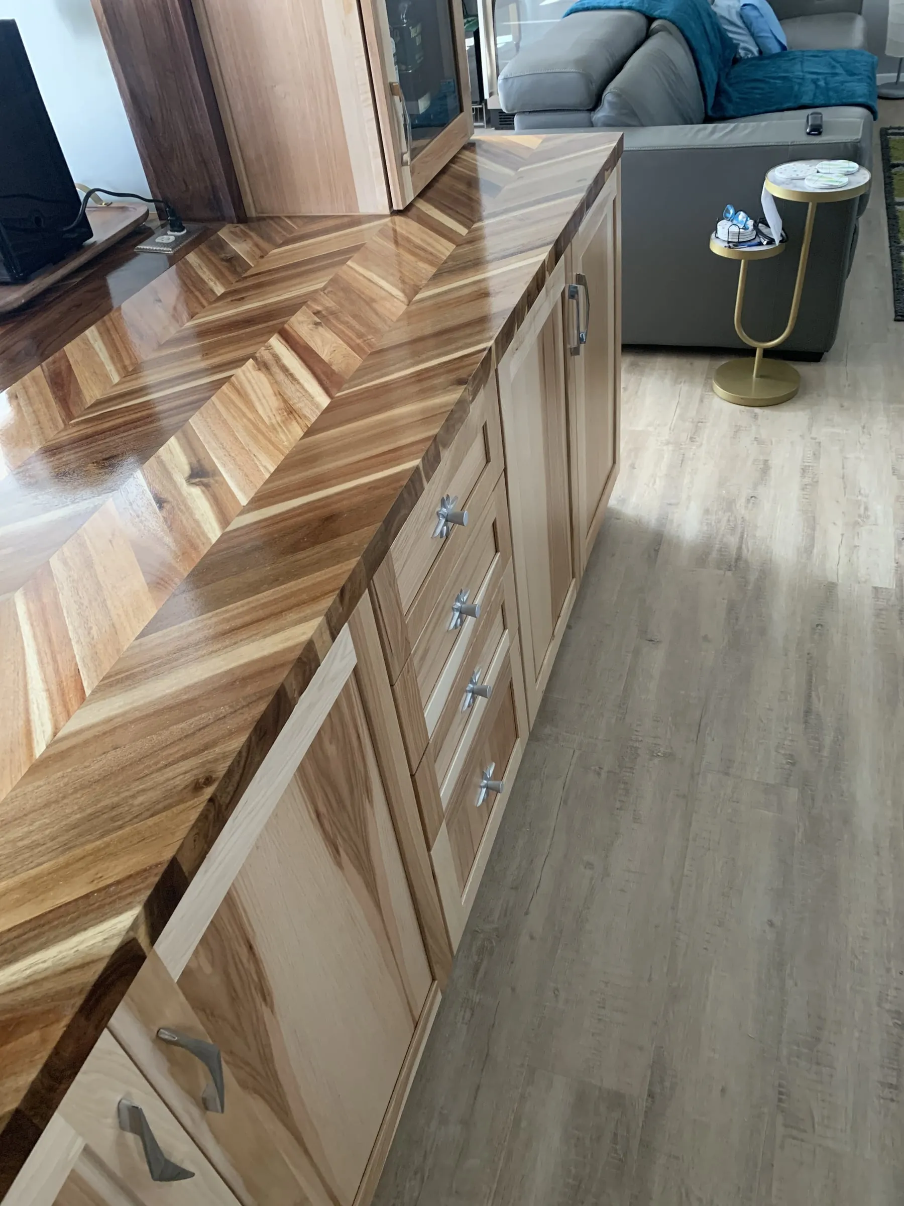 Wood feature work: Chevron wood bar top