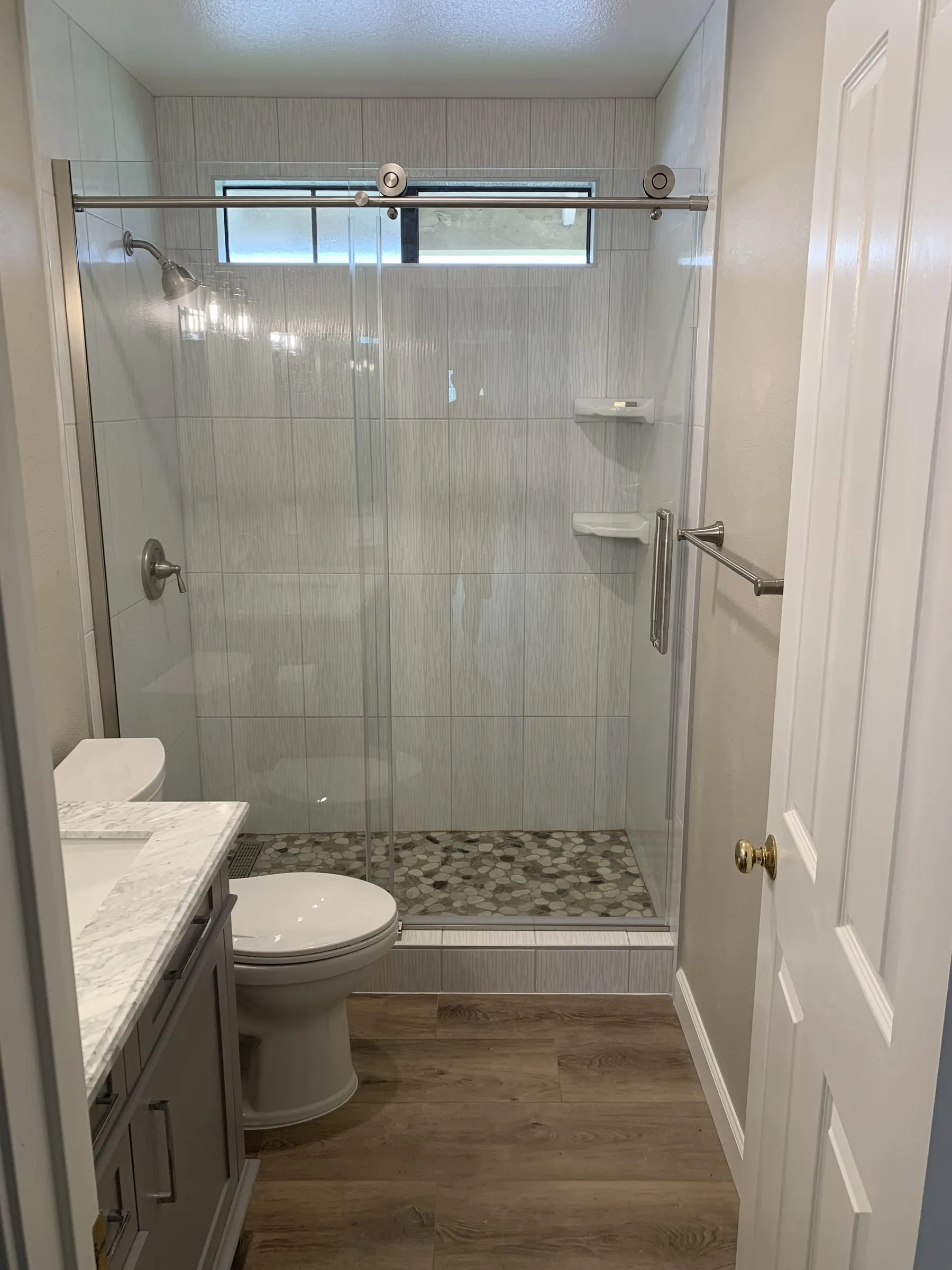 Pebble-floor shower: Finished with sliding glass door